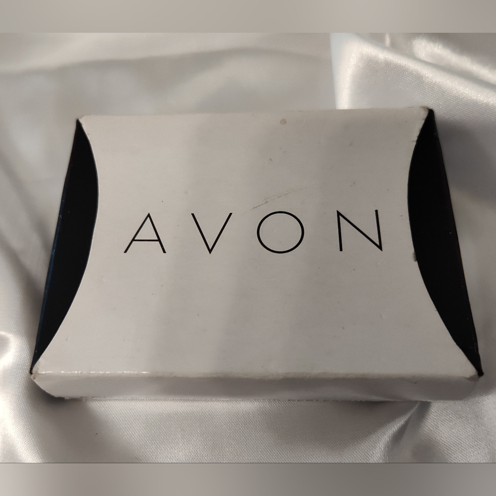 Avon Silver Tone And Rhinestones, Heart and Pearl Necklace - Picture 7 of 7